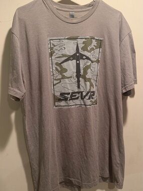 Men's Gray Graphic T‑Shirt w/Camo graphic